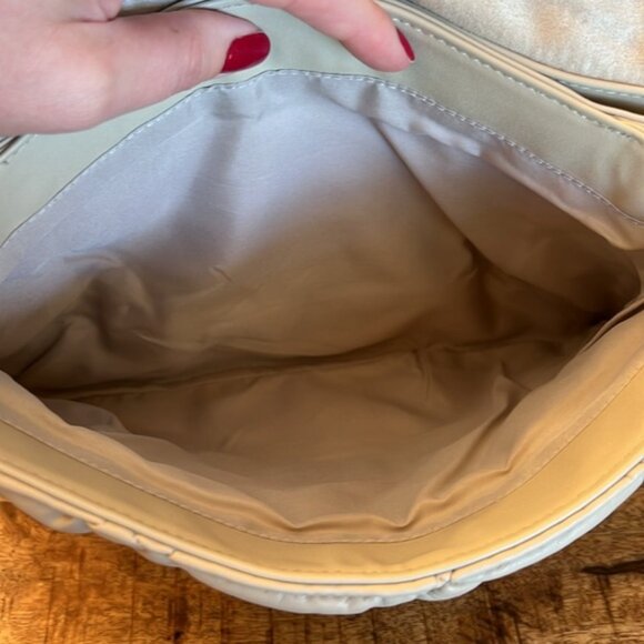 H&M NWOT Vegan Leather Quilted Cream Chain Bag - Picture 8 of 9